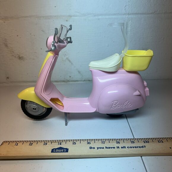 2016 Barbie Vespa Scooter Pink & Yellow DVX56 Mattel - Picture 5 of 8